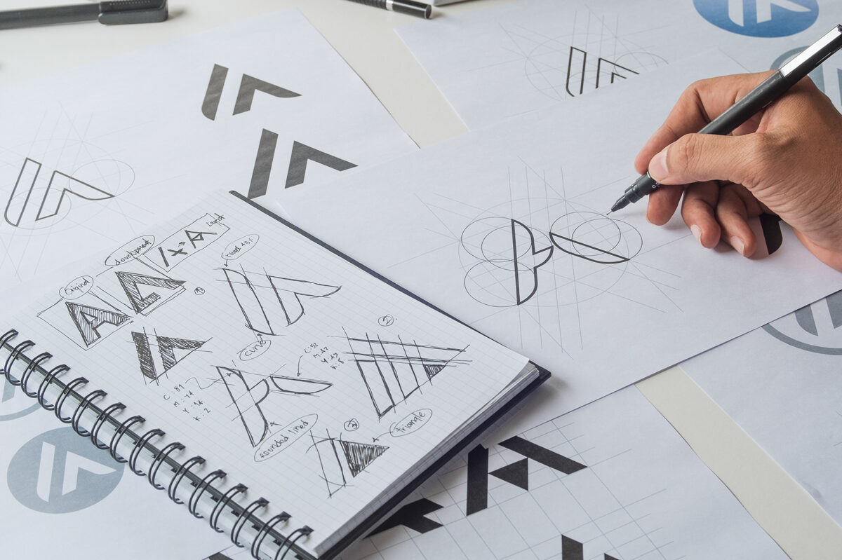 Seleção de projetos de marcas e identidades visuais